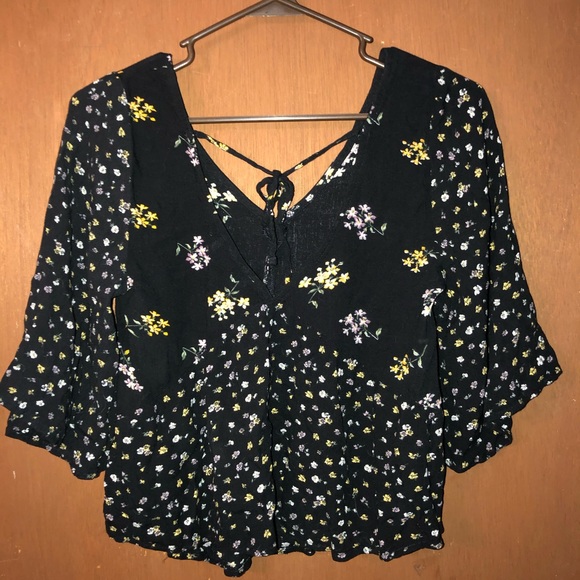 Super cute hollister top - Picture 3 of 4